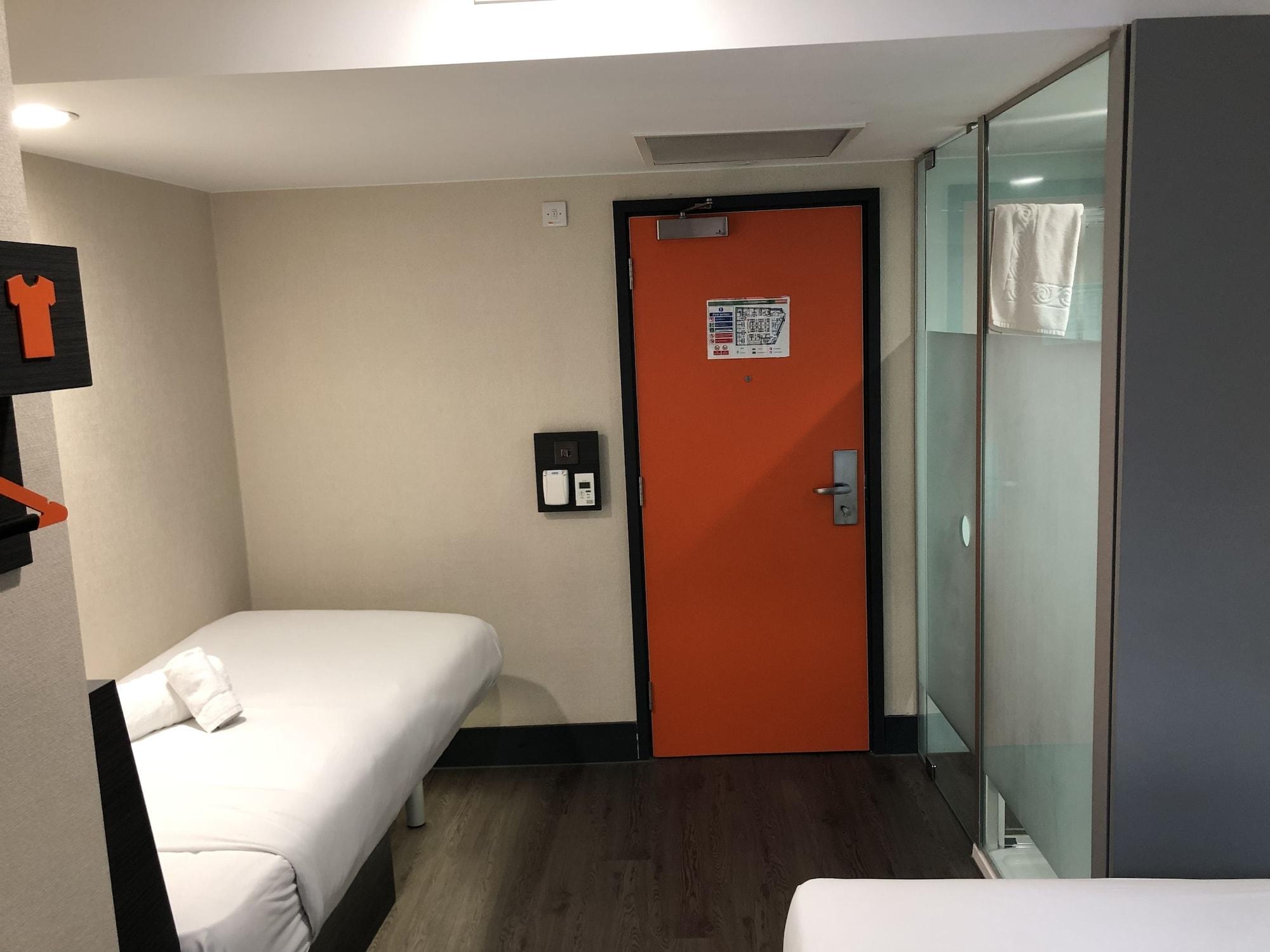 Easyhotel Birmingham Bagian luar foto