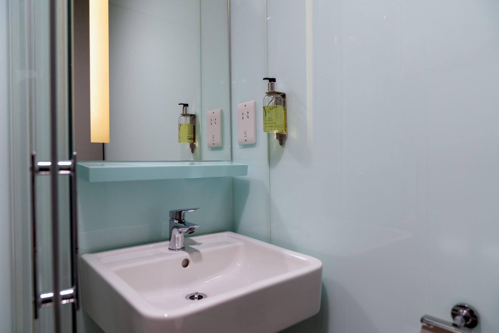 Easyhotel Birmingham Bagian luar foto
