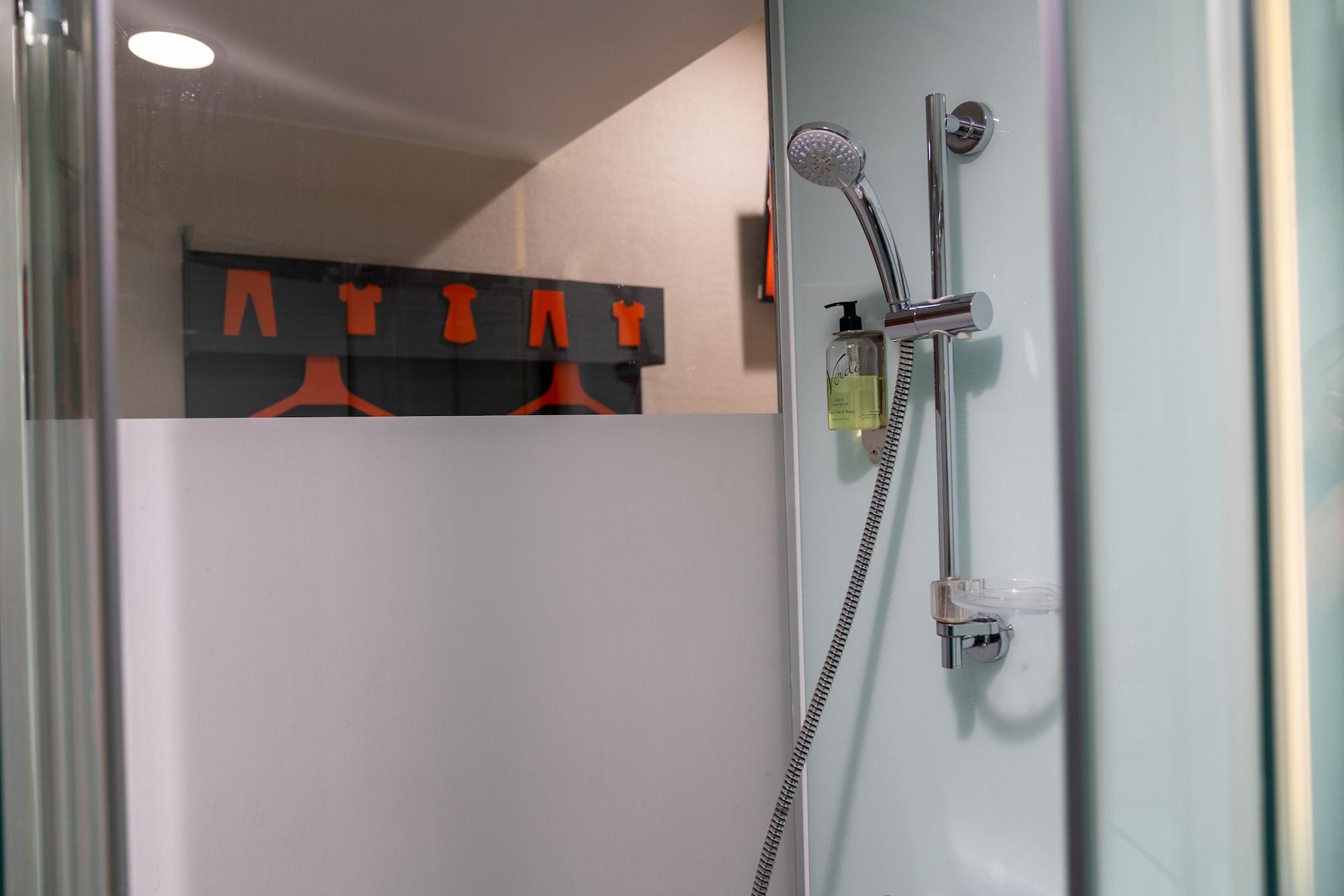 Easyhotel Birmingham Bagian luar foto