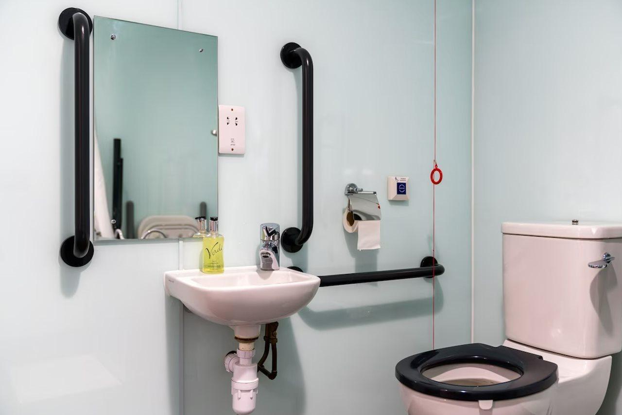 Easyhotel Birmingham Bagian luar foto