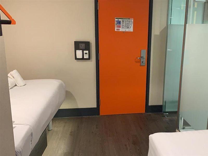 Easyhotel Birmingham Bagian luar foto